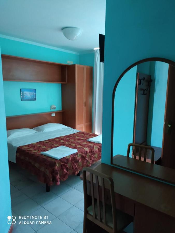 Hotel Blue Moon Rimini Luaran gambar