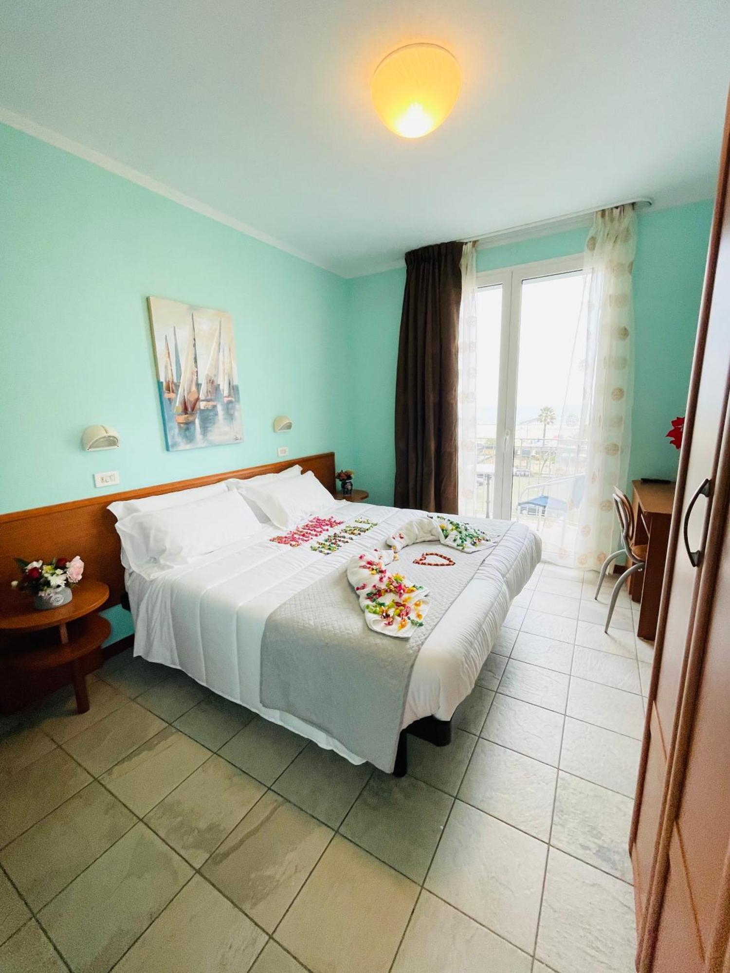 Hotel Blue Moon Rimini Luaran gambar