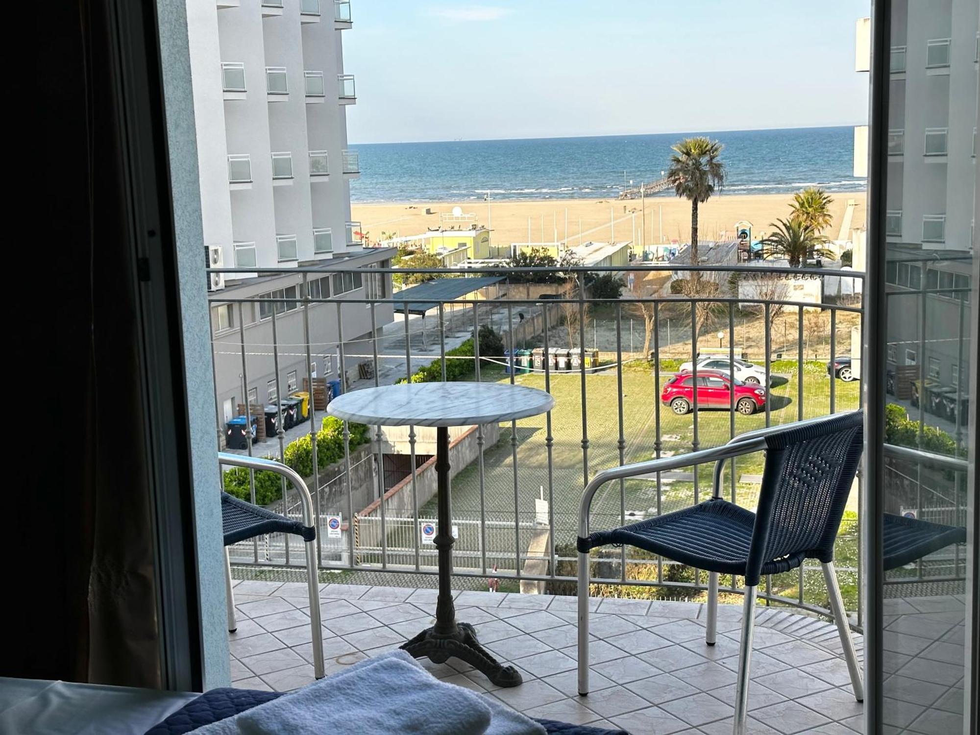 Hotel Blue Moon Rimini Luaran gambar