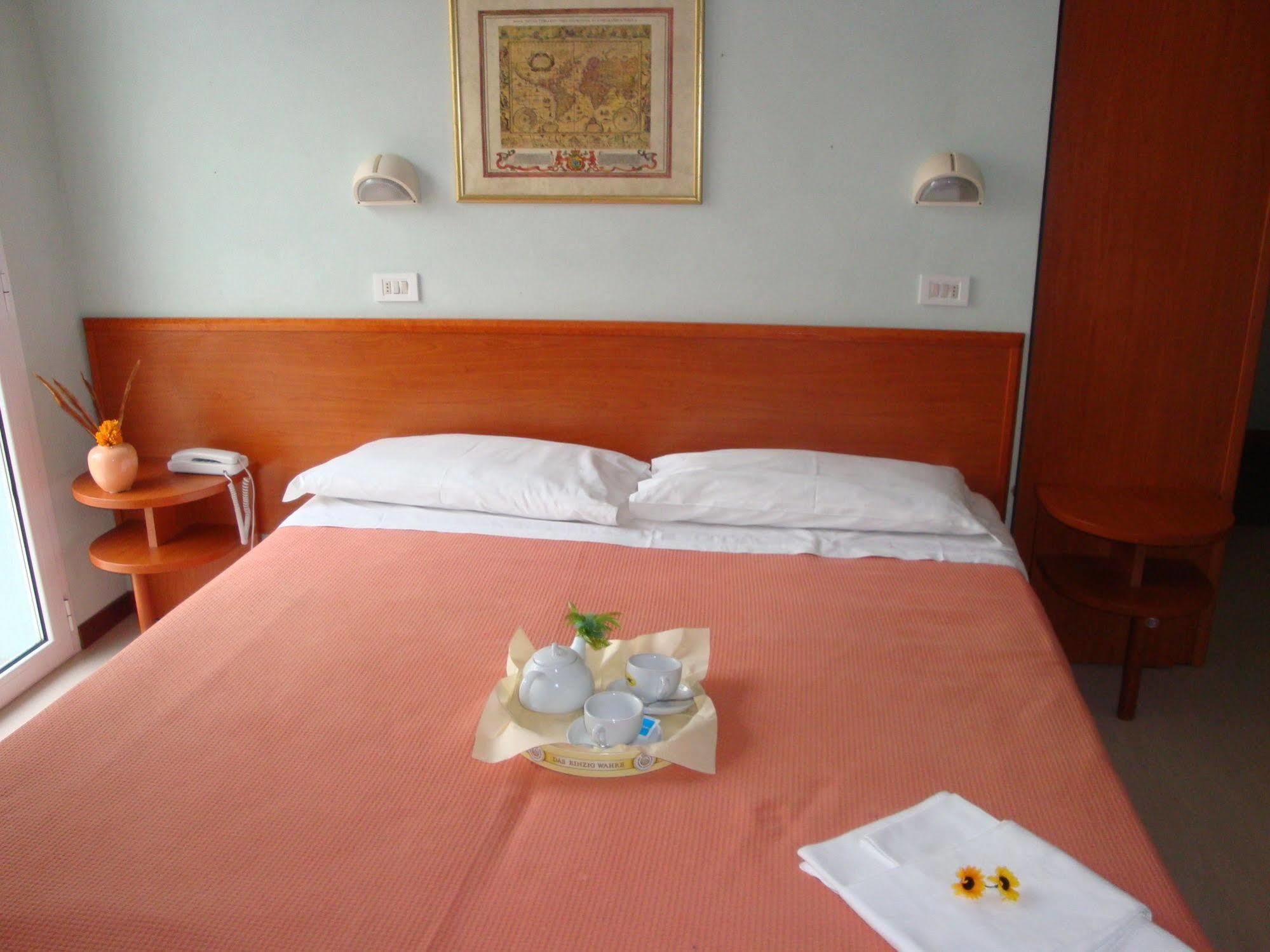 Hotel Blue Moon Rimini Luaran gambar