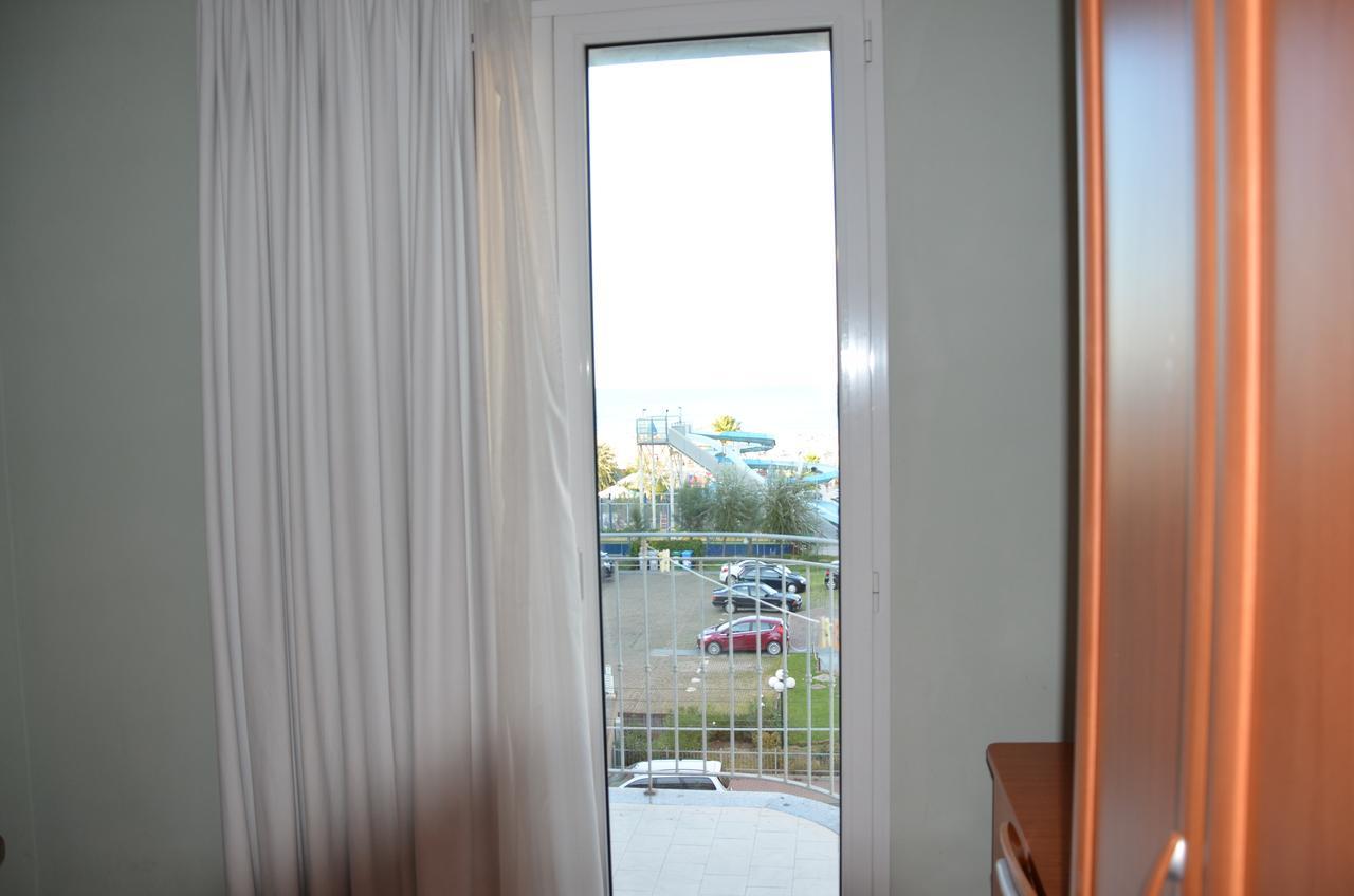 Hotel Blue Moon Rimini Luaran gambar