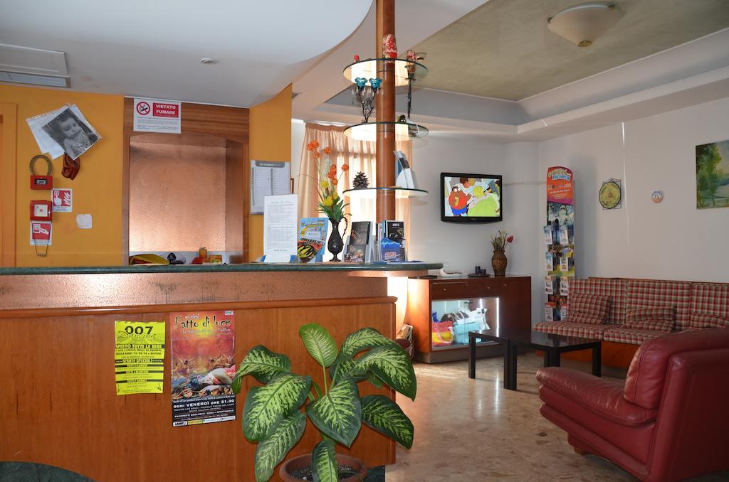Hotel Blue Moon Rimini Luaran gambar