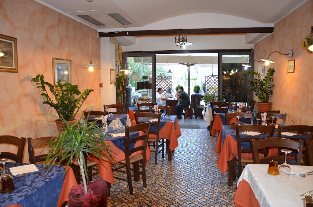 Hotel Blue Moon Rimini Luaran gambar